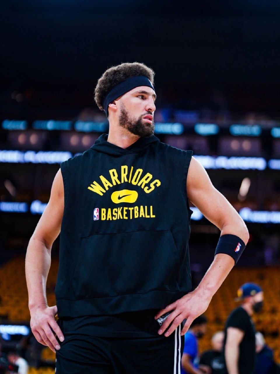 他一上场球队气质直接变了（他登场瞬间，球队气质焕然一新）