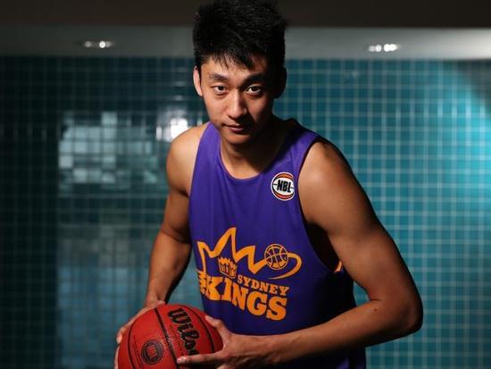 沙特主场气势惊人（沙特主场声势逼人）