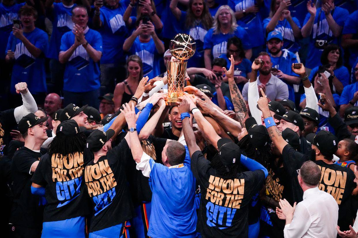 杜锋笑称球迷喊徐杰声音更大，广东男篮感谢武汉赛区（杜锋打趣：球迷为徐杰呐喊最响，广东男篮向武汉赛区致谢）