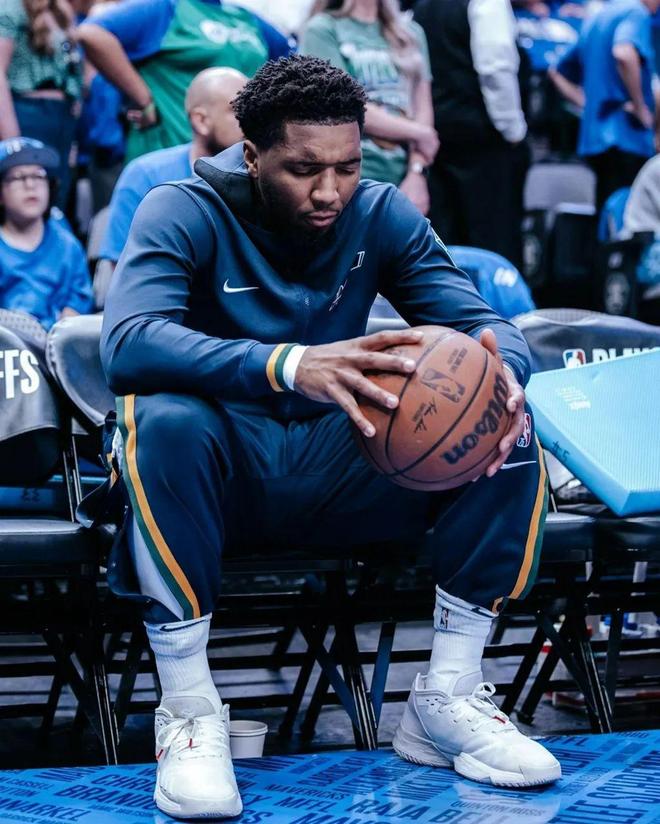 巴萨对阵马竞大名单：莱万、拉菲尼亚、亚马尔领衔，德容缺阵（巴萨战马竞名单出炉：莱万、拉菲尼亚、亚马尔压阵，德容缺席）