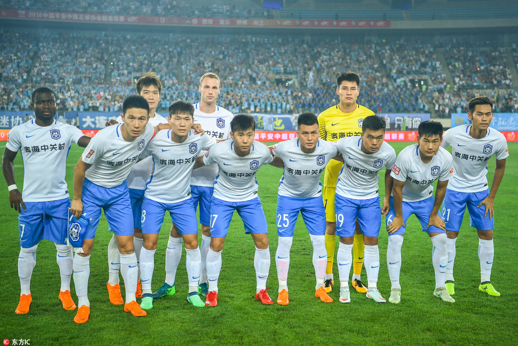 禁区爆射破门，39岁胡尔克达成生涯500球里程碑（39岁胡尔克禁区重炮得分，职业生涯进球数突破500大关）