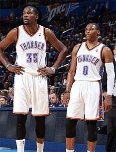 队记：杨瀚森随着比赛的进行越打越舒服，他需要真正上场打球（队记：杨瀚森越战越自如，他亟需获得真正的出场时间）