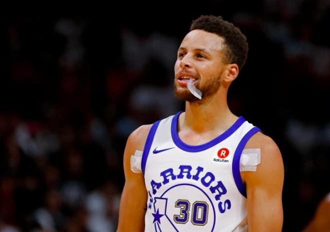 跟队记者：邓弗里斯因脚踝受伤可能缺阵至12月中旬左右（队记：邓弗里斯脚踝受伤，或缺阵至12月中旬左右）