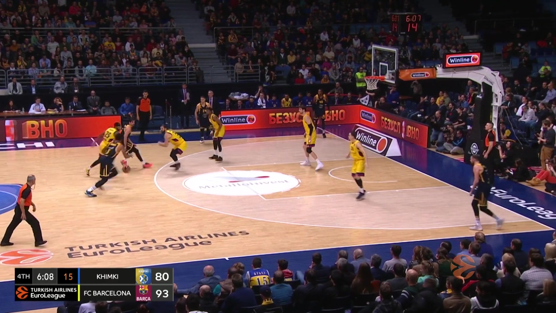 战皇马赛前阿诺德壁画被破坏，旁边写着“叛徒”和“再见”（战皇马前，阿诺德壁画被毁，旁留“叛徒”“再见”字样）