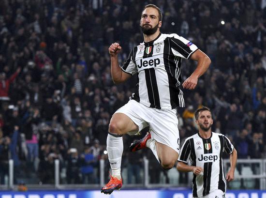 律师张冰质疑经纪人金畅无证还挣浙江上千万，后者回应：满嘴胡言（律师张冰称经纪人金畅无证仍在浙江获利上千万，金畅回应：纯属胡说）