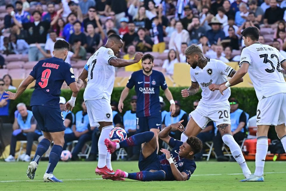 西班牙人上轮客场1-0击败塞尔塔，斩获赛季7连胜，暂列西甲第6，距离降级区仅12分。（西班牙人客场1-0击退塞尔塔，豪取赛季七连胜，暂居西甲第六，领先降级区12分）