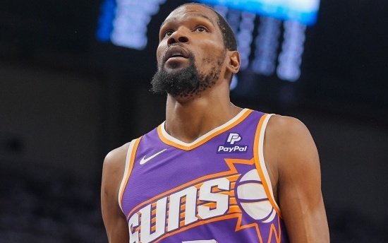 英超-B费双响姆贝莫破门芒特建功 曼联4-1狼队升至第六（英超-曼联4-1狼队升至第六：B费梅开二度，姆贝莫破门，芒特建功）