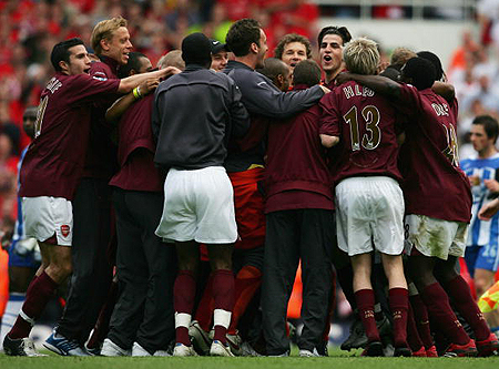 英超-B费双响姆贝莫破门芒特建功 曼联4-1狼队升至第六